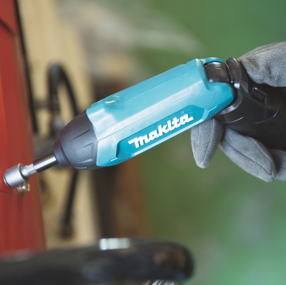 Аккумуляторная отвертка Makita DF001DW 3,6 В с большим набором оснастки