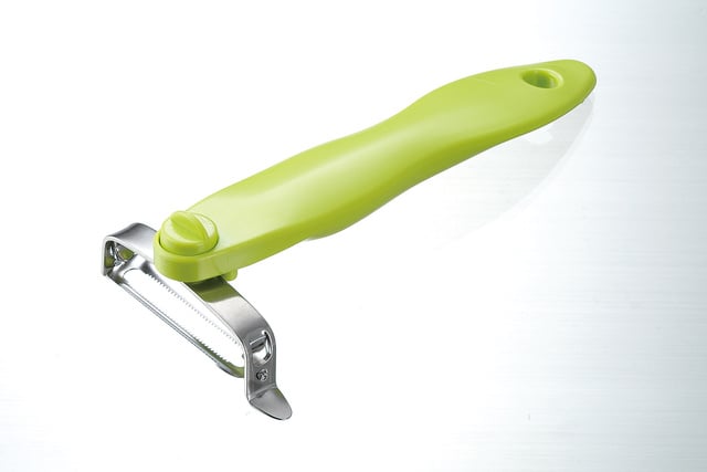 Овощечистка, пластиковая рукоять