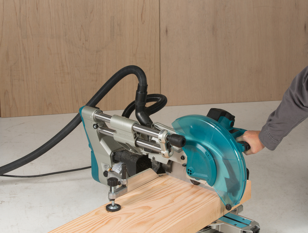 Пила торцовочная протяжкой  Makita LS1219 1800 Вт, 305 мм, 3200 об/мин