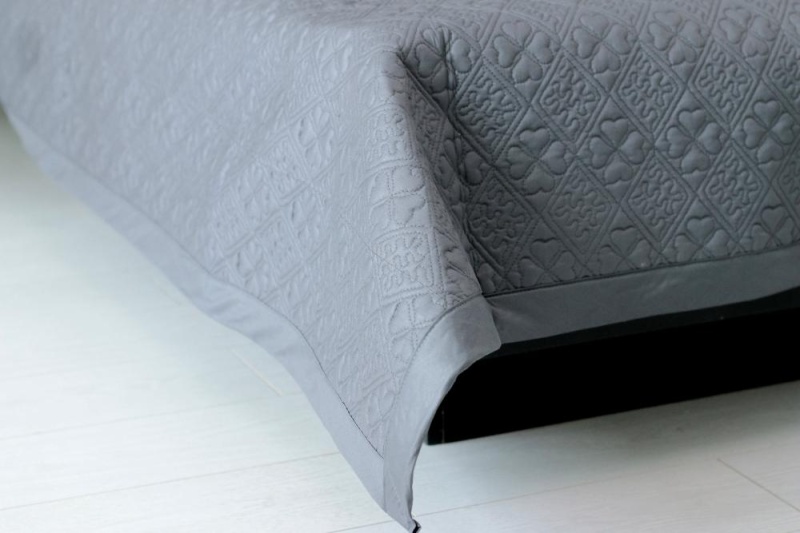 Простыня стеганая GOCHU Clover K 170*210 угольный