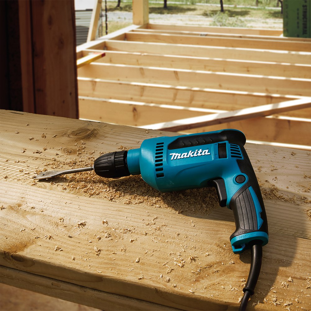 Дрель безударная электрическая Makita DP4021 630 Вт, БЗП, 13 мм, 0 - 3000 об/мин