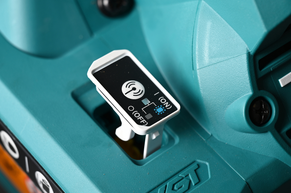 Пила торцовочная аккумуляторная консольная Makita LS004GZ01 XGT 40В BL, 260 мм, без акб и ЗУ