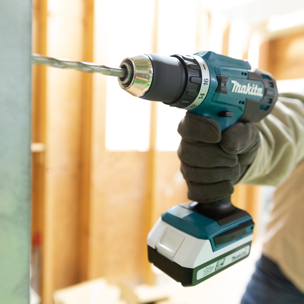 Дрель-шуруповерт аккумуляторная Makita DF488DWE G-series 18В, 2х1.5 Ач, 42 Нм, 1400 об/мин