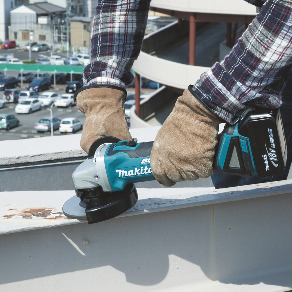 Угловая шлифмашина аккумуляторная Makita DGA506RME LXT 18В, 125 мм, 8500 об/мин, 2х4.0 Ач Li-ion