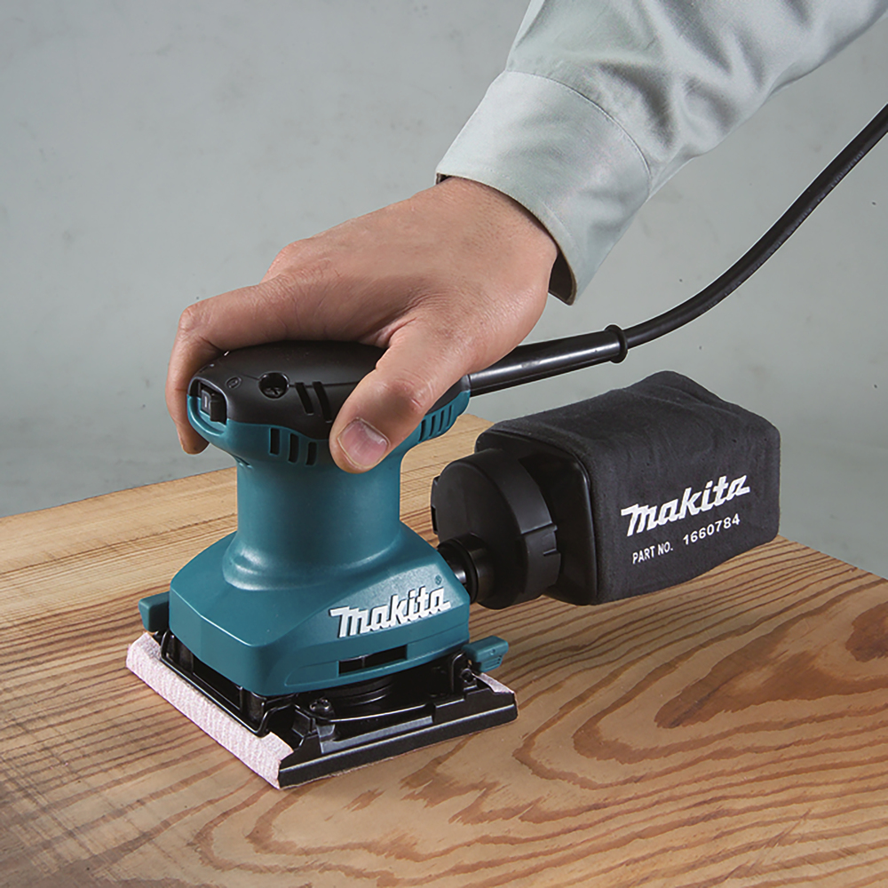Вибрационная шлифовальная машина электрическая Makita BO4557 180 Вт, 112x102 мм, 14000 об/мин