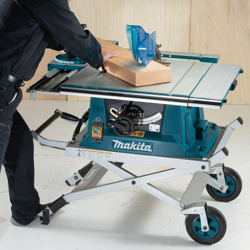 Настольный распиловочный станок  Makita MLT100N 1500 Вт, 260 мм, 4300 об/мин