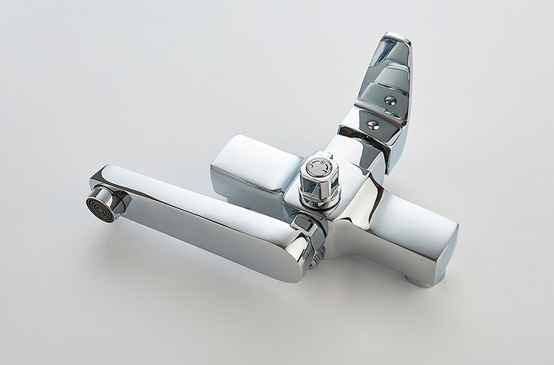 СМЕСИТЕЛЬ ДЛЯ ВАННЫ И ДУША LEDEME L3130 КОРОТКИЙ ИЗЛИВ