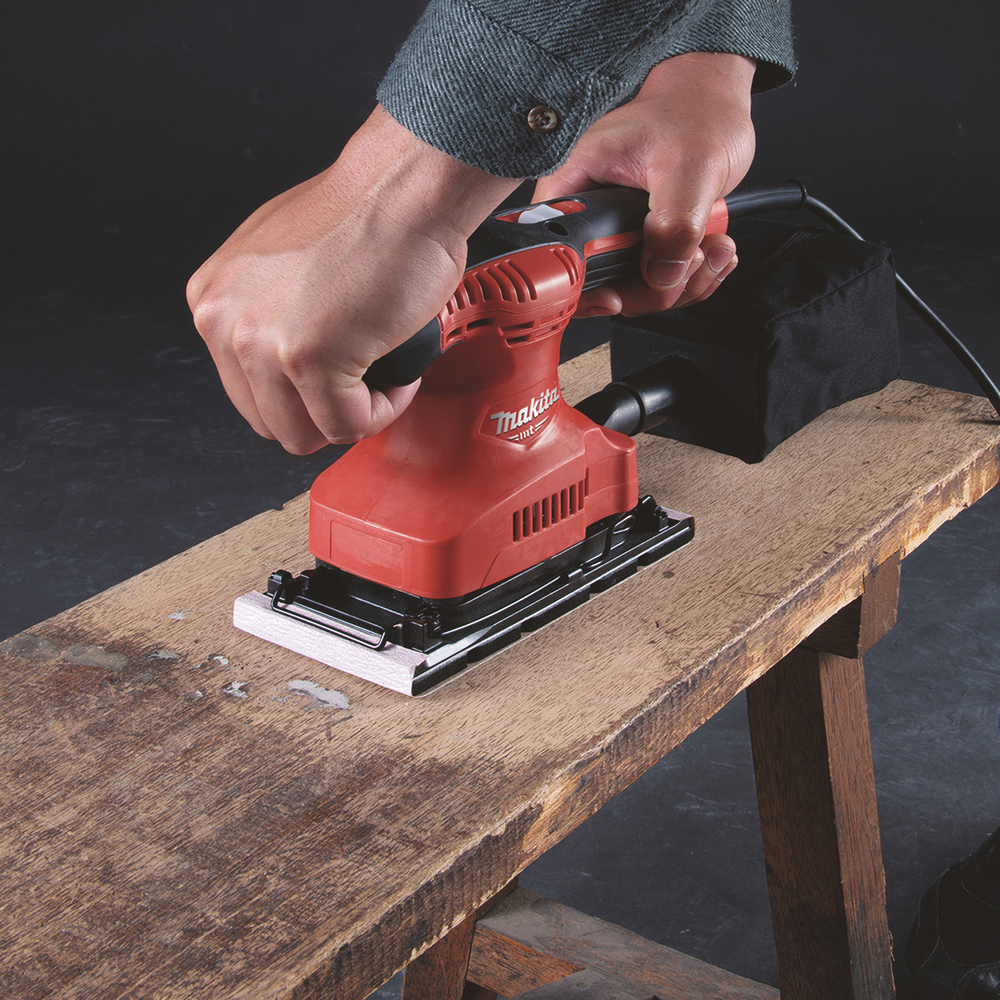Вибрационная шлифмашина электрическая Makita M9203 190 Вт, 93x228 мм, 12 000 об/мин
