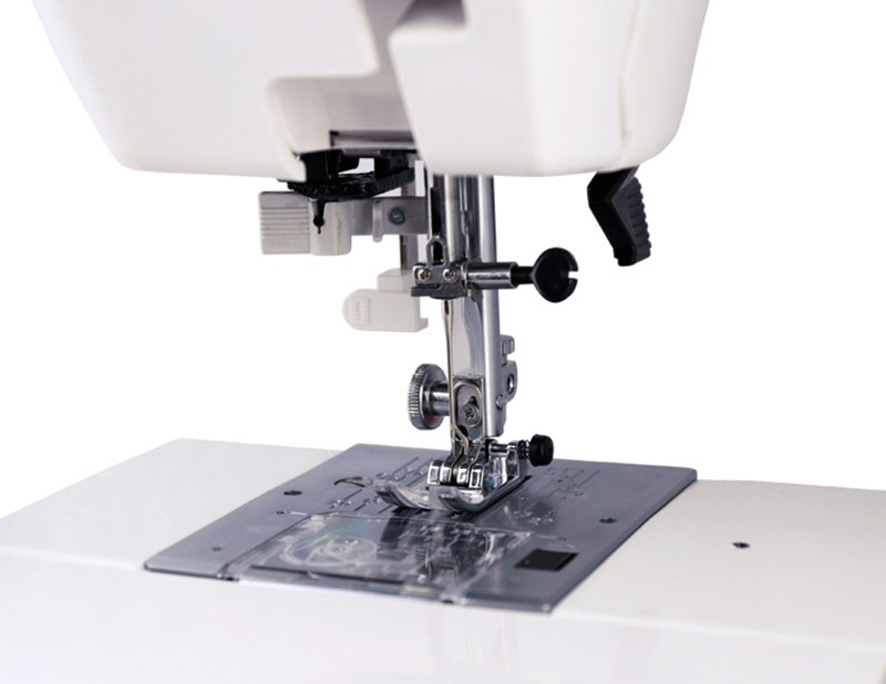 Электромеханическая швейная машина Janome ArtDecor 718A