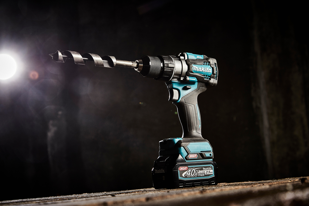 Дрель-шуруповерт аккумуляторная Makita DF001GD201 XGT 40В, 2х2.5 Ач Li-ion, 140 Нм, 2600 об/мин