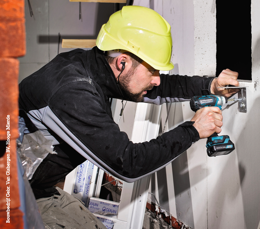 Шуруповерт ударный аккумуляторный Makita TD111DWAE CXT 10.8В, 2х2.0 Ач, 135 Нм, 3000 об/мин