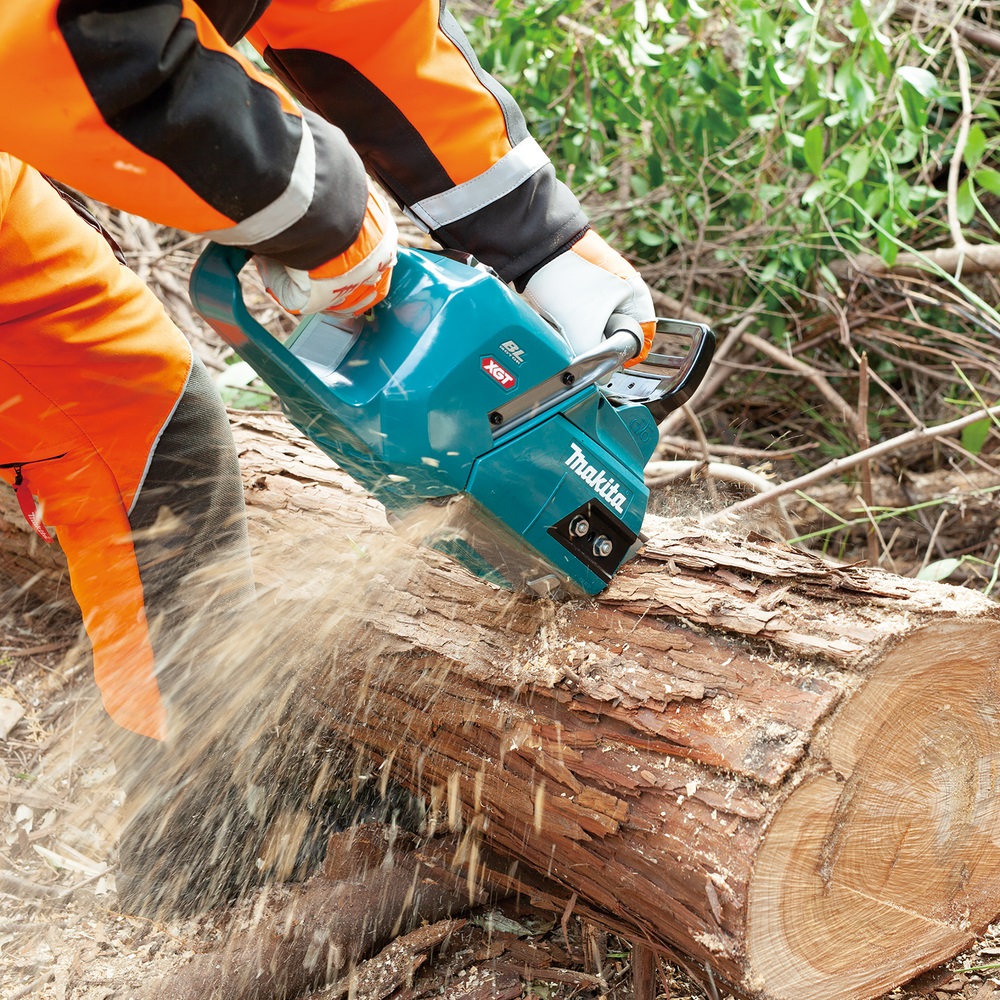 Пила цепная аккумуляторная Makita UC012GZ XGT 40v MAX, 1600 Вт, 16"/40 см, 3/8",1,3 мм, 25,5 м/с, инстр., BL, WG, без акб и ЗУ