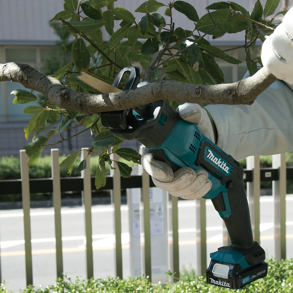 Пила сабельная аккумуляторная Makita JR105DWAE CXT 12В, 0 – 3300 об/мин, 13 мм