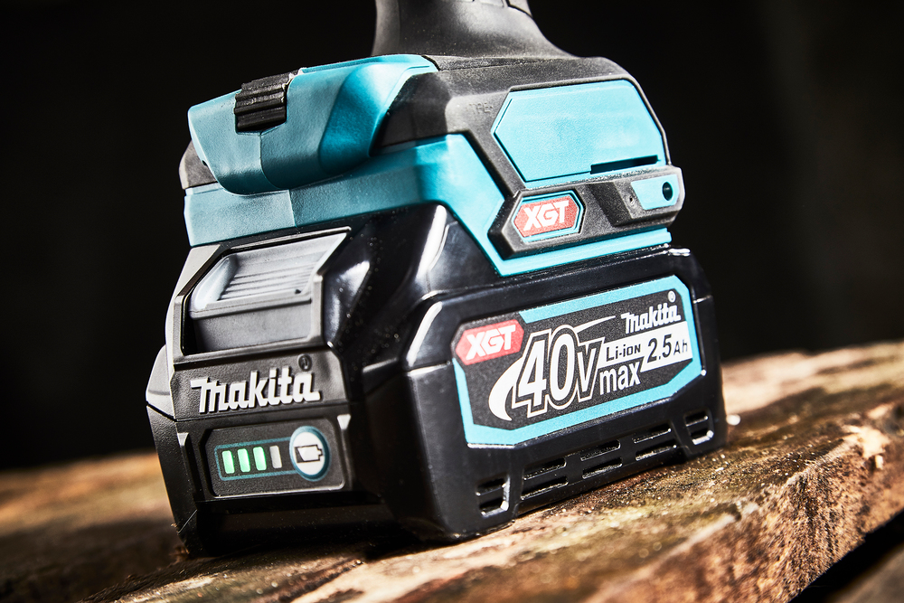 Дрель-шуруповерт аккумуляторная Makita DF001GD201 XGT 40В, 2х2.5 Ач Li-ion, 140 Нм, 2600 об/мин