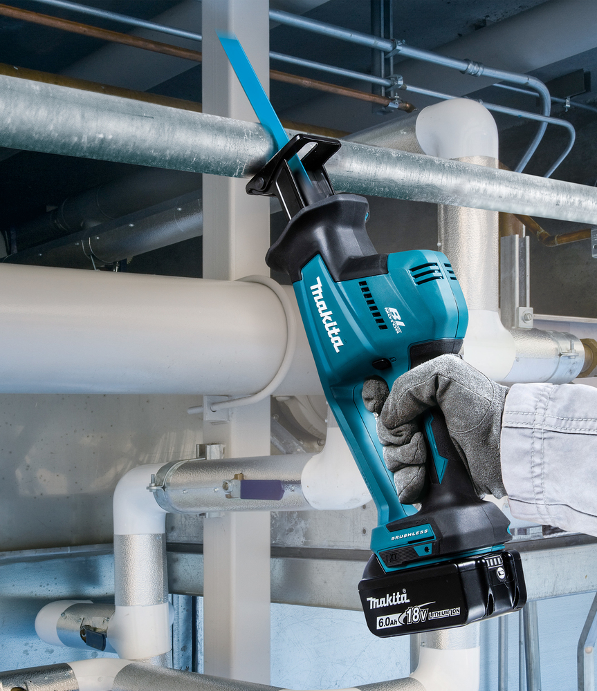 Пила сабельная аккумуляторная Makita DJR189Z LXT BL 18В, ход 22мм, рез 255мм, XPT, электрический тормоз, регулировка оборотов, поддержание оборотов под нагрузкой, бесключевая смена полотна, подсветка, без акб и ЗУ