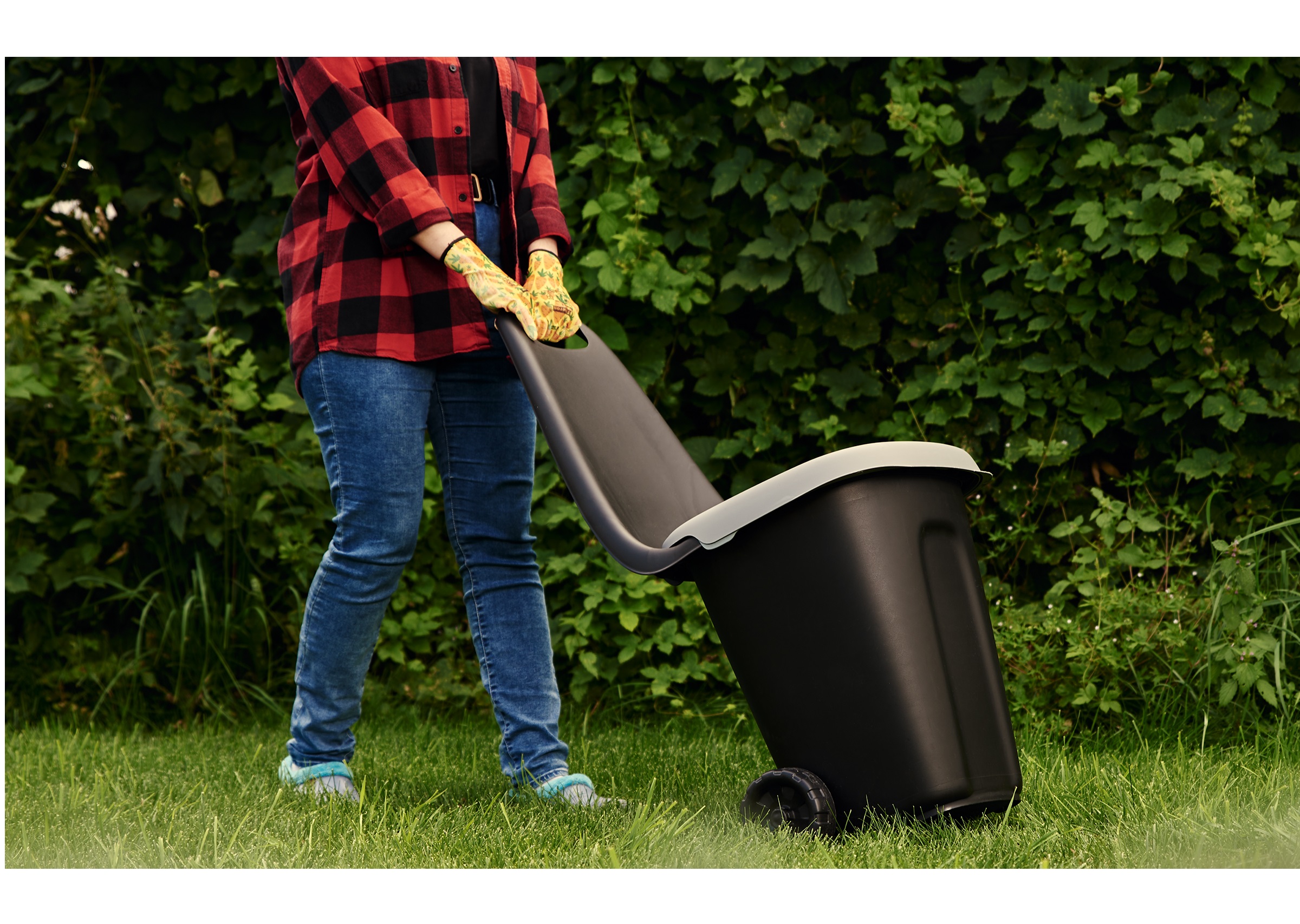 Тележка садовая с зажимом для пакета и крышкой 38л чёрная