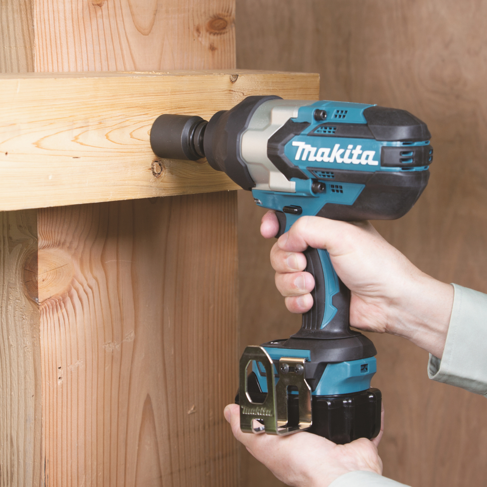 Гайковерт ударный аккумуляторный Makita DTW1002Z LXT 18В, 1/2\", 1000 Нм, 0 – 1 800 об/мин, без акб и ЗУ