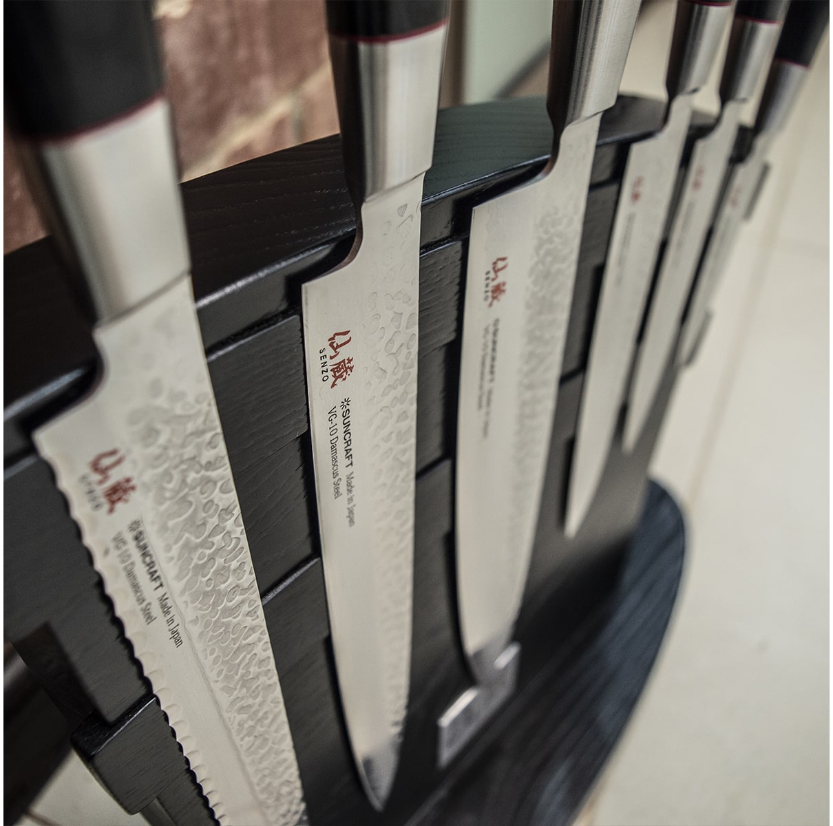 Магнитная подставка для  6-ти кухонных ножей