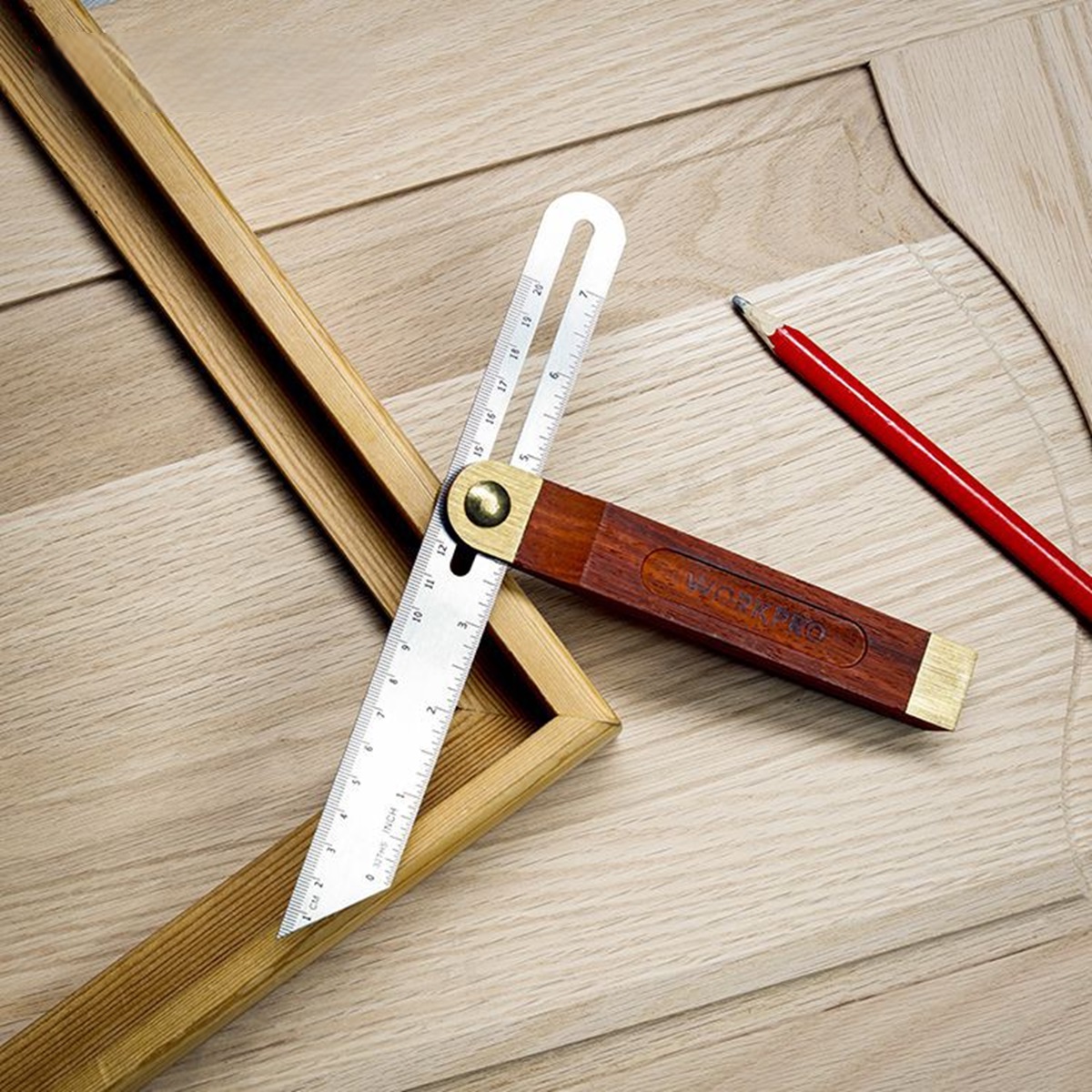 Малка 230 мм  с деревянной ручкой  WORKPRO