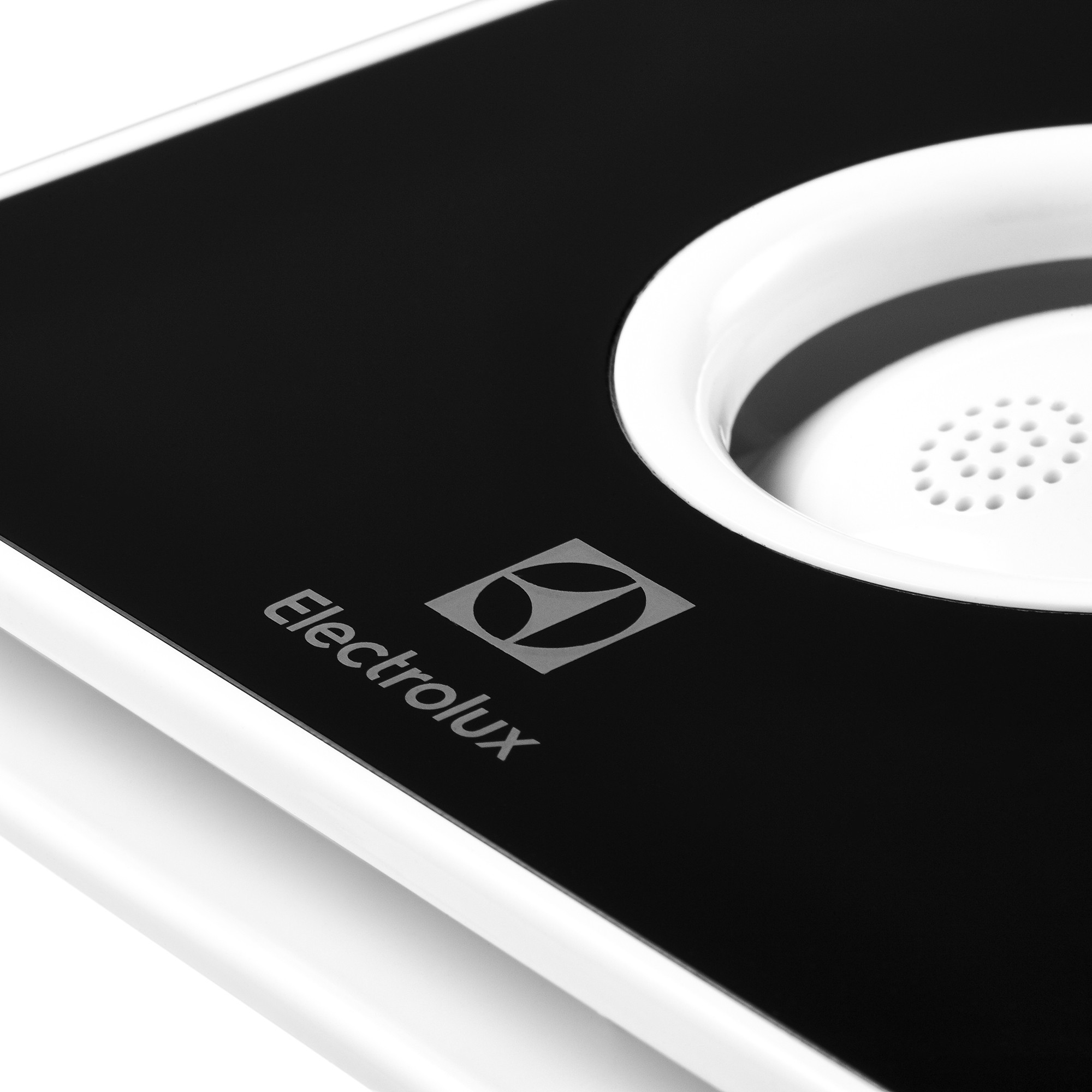 Вентилятор вытяжной Electrolux серии Rainbow EAFR-100 black