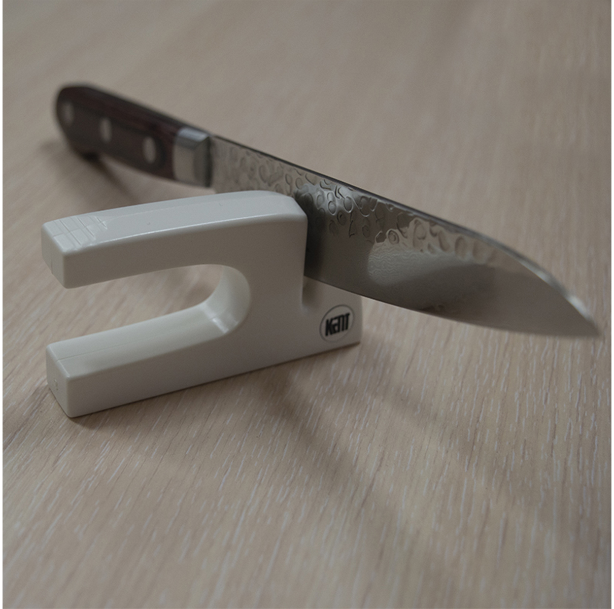 Точилка механическая керамическая мини белая KENT