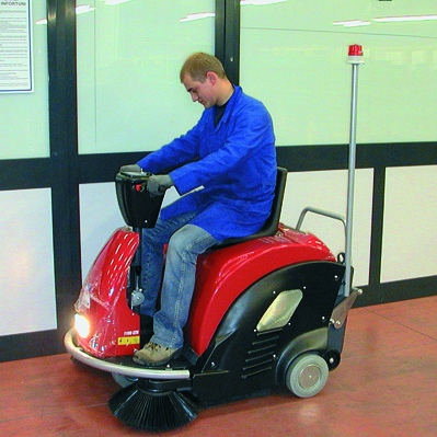 Подметальная машина с посадочным местом DUSTY 1100 ЕТ