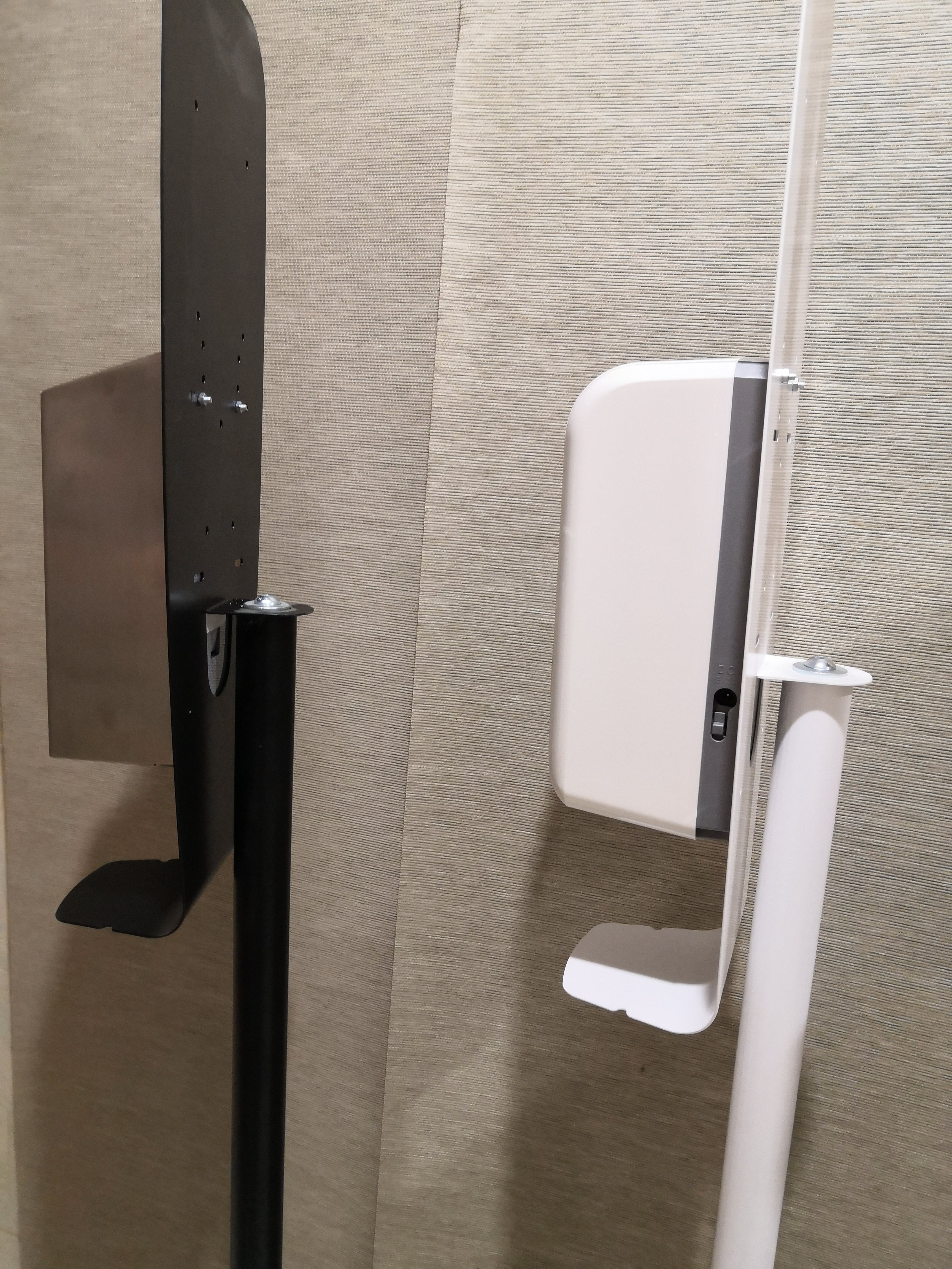 Мобильная стойка с каплеуловителем для дезинфекции рук белая + сенсорный дозатор