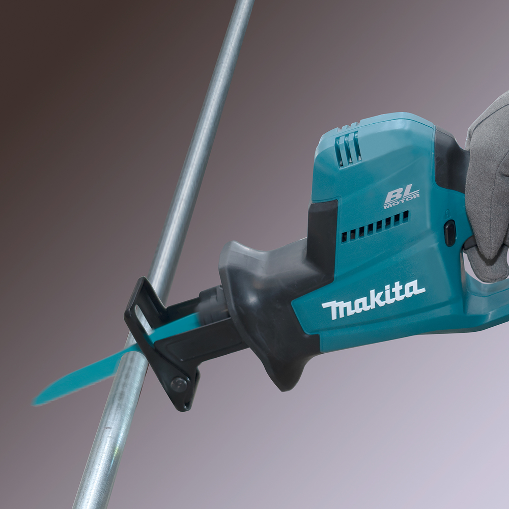 Пила сабельная аккумуляторная Makita DJR189Z LXT BL 18В, ход 22мм, рез 255мм, XPT, электрический тормоз, регулировка оборотов, поддержание оборотов под нагрузкой, бесключевая смена полотна, подсветка, без акб и ЗУ