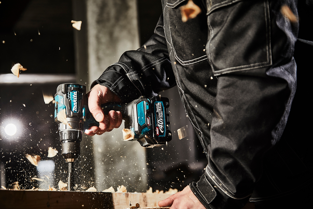 Дрель-шуруповерт аккумуляторная Makita DF001GD201 XGT 40В, 2х2.5 Ач Li-ion, 140 Нм, 2600 об/мин