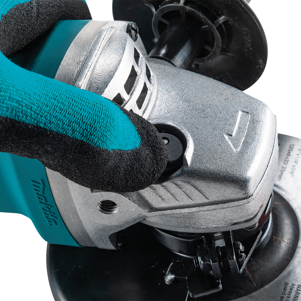 Угловая шлифовальная машина электрическая Makita 9558HPG 840 Вт, 125 мм, 11000 об/мин