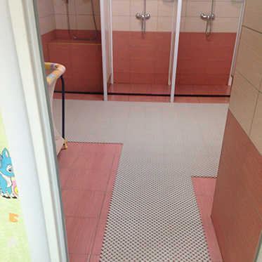 Модульное противоскользящее покрытие для бассейнов и саун Lagune