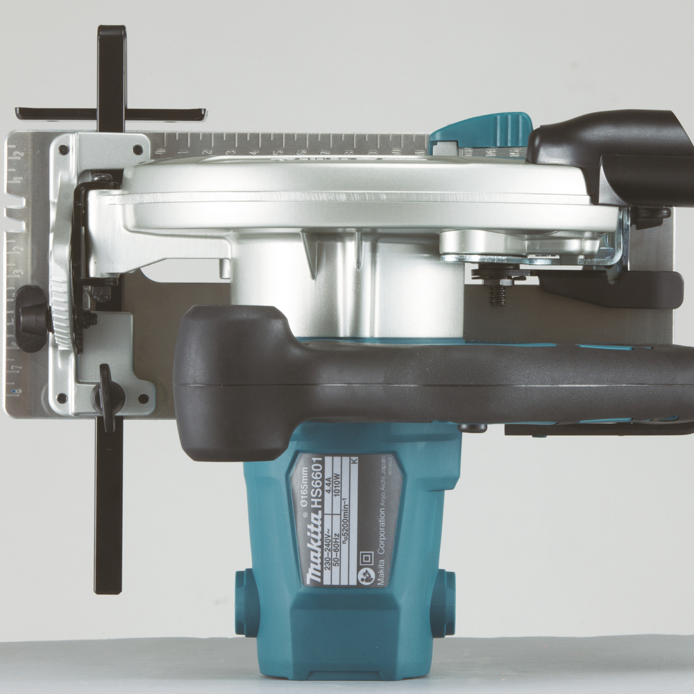 Пила дисковая циркулярная Makita HS6601 1050 Вт, 165 мм, 5200 об/мин