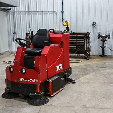 Поломоечно-подметальная машина с цилиндрической щеткой XR 40C