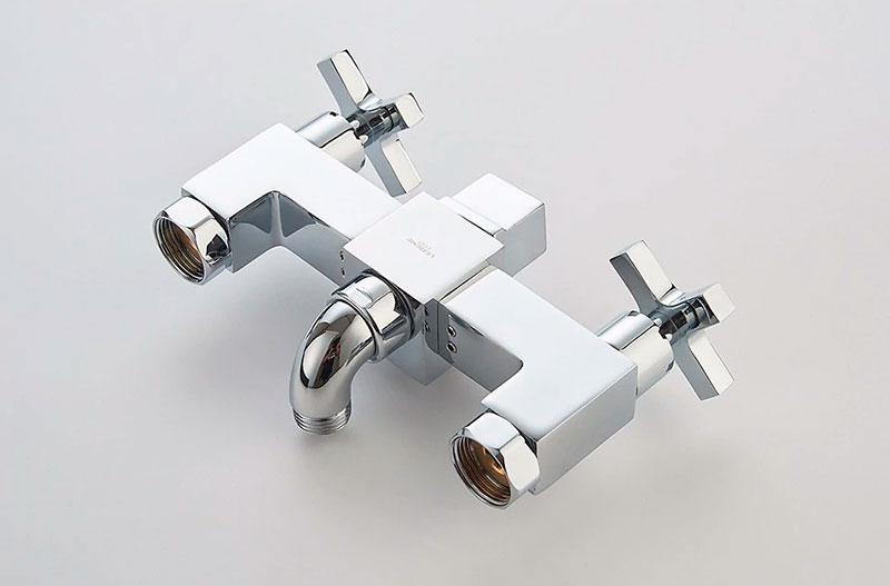 СМЕСИТЕЛЬ ДЛЯ ВАННЫ LEDEME L2584 ИЗЛИВ L35F-2