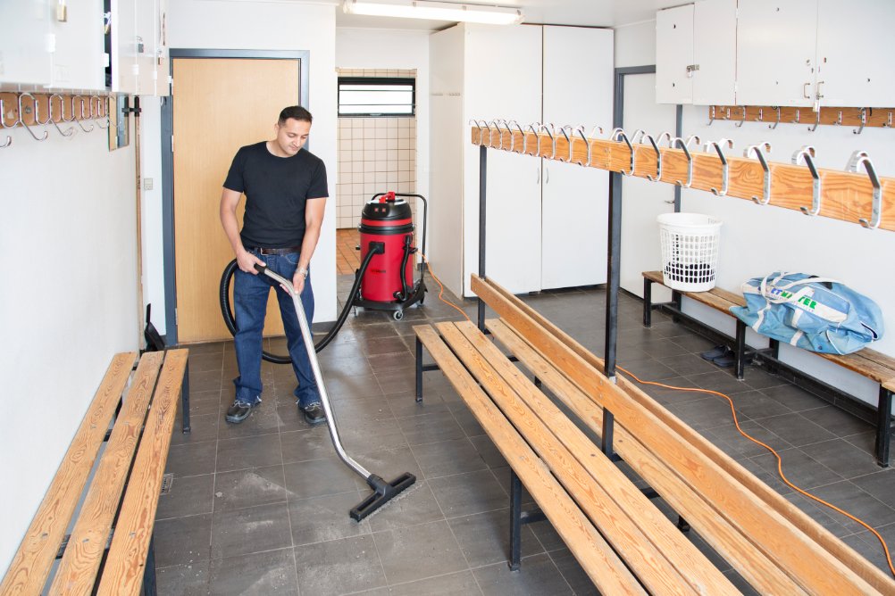 Профессиональный пылесос для сухой и влажной уборки LSU135