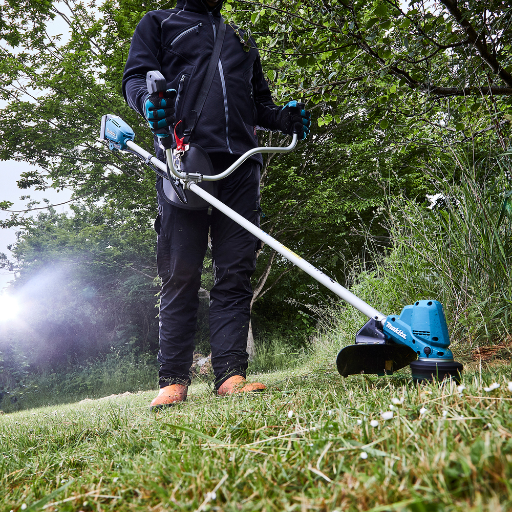 Аккумуляторная травокосилка Makita DUR190URT3 LXT  18В, 2х5.0 Ач, 300 мм (2xBL1850B, DC18RC)