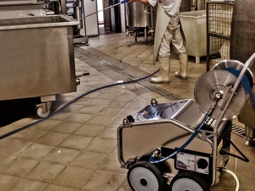 Мойка высокого давления без подогрева воды MAXIMA 200/30