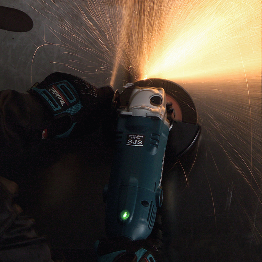 Угловая шлифовальная машина электрическая Makita GA6021C 1450 Вт, 150 мм, 9000 об/мин