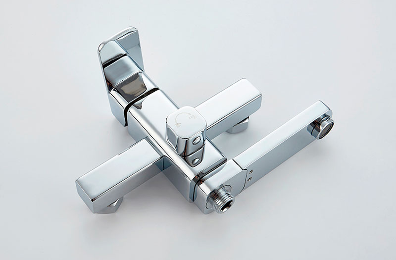 СМЕСИТЕЛЬ ДЛЯ ВАННЫ И ДУША LEDEME L3233 ИЗЛИВ 180 ММ