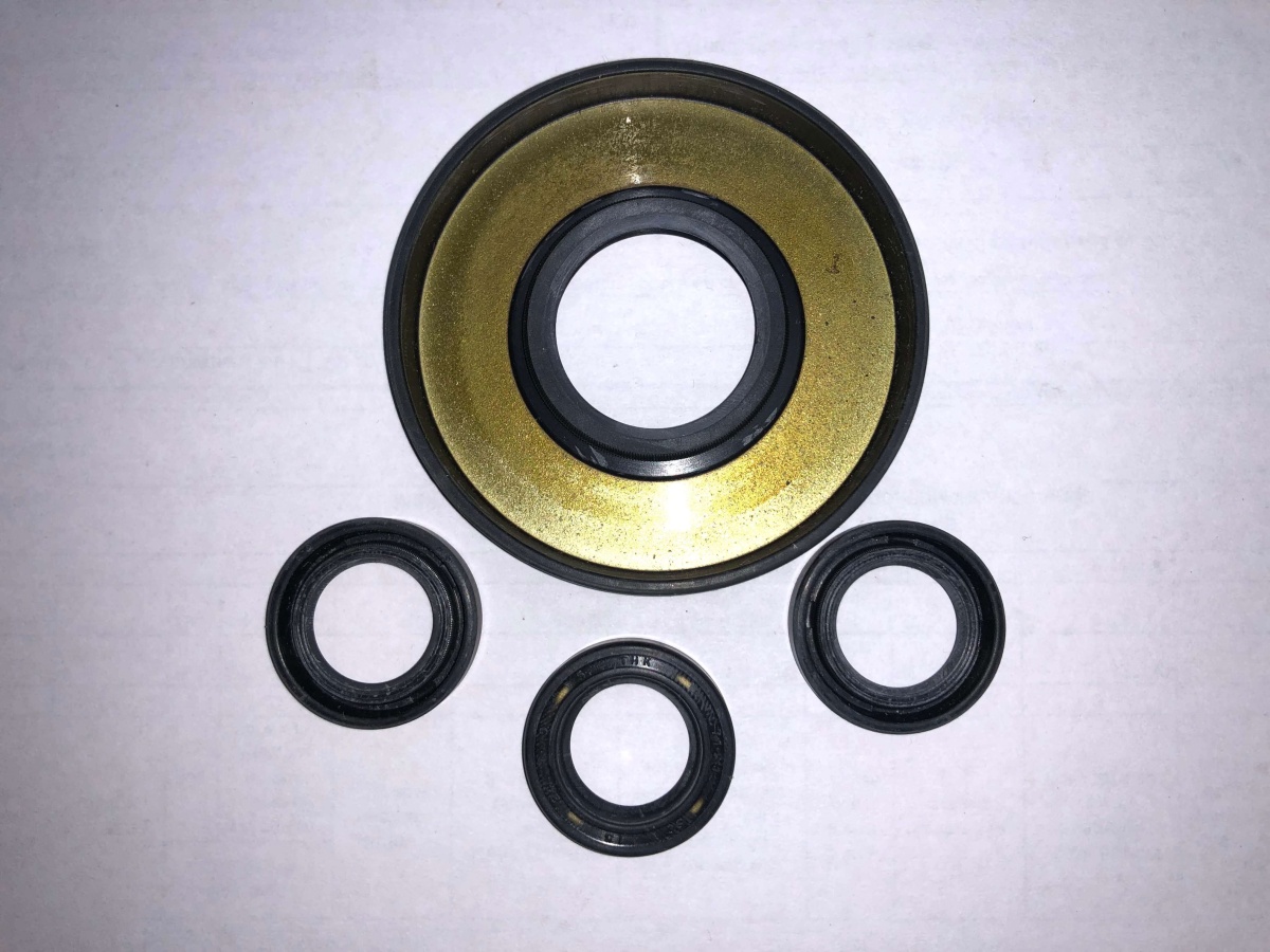 42547 Набор P 15-42904 D.18 масляные сальники 25X62X8 NBR70, 15X24X5 NBR70 насос IPC, AR (KTRI40144)