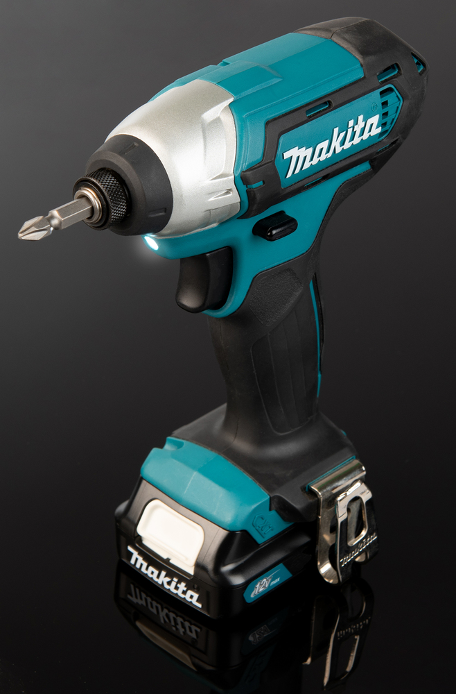 Шуруповерт ударный аккумуляторный Makita TD110DWAE CXT 10.8В, 2х2.0 Ач, 110 Нм, 2600 об/мин