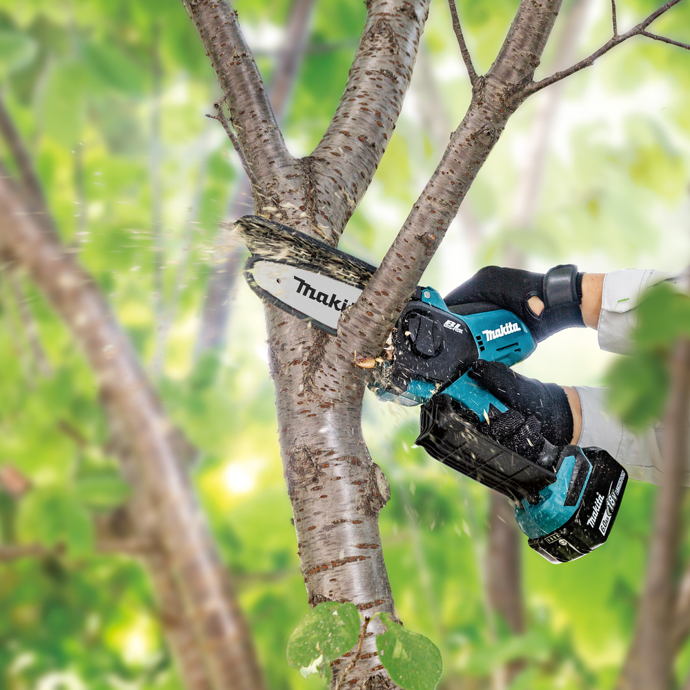 Пила цепная аккумуляторная Makita DUC150Z LXT BL 18В, 320 Вт, 6"/15 см, 0,325", 1,1мм, 8 м/с, XPT, без акб и ЗУ