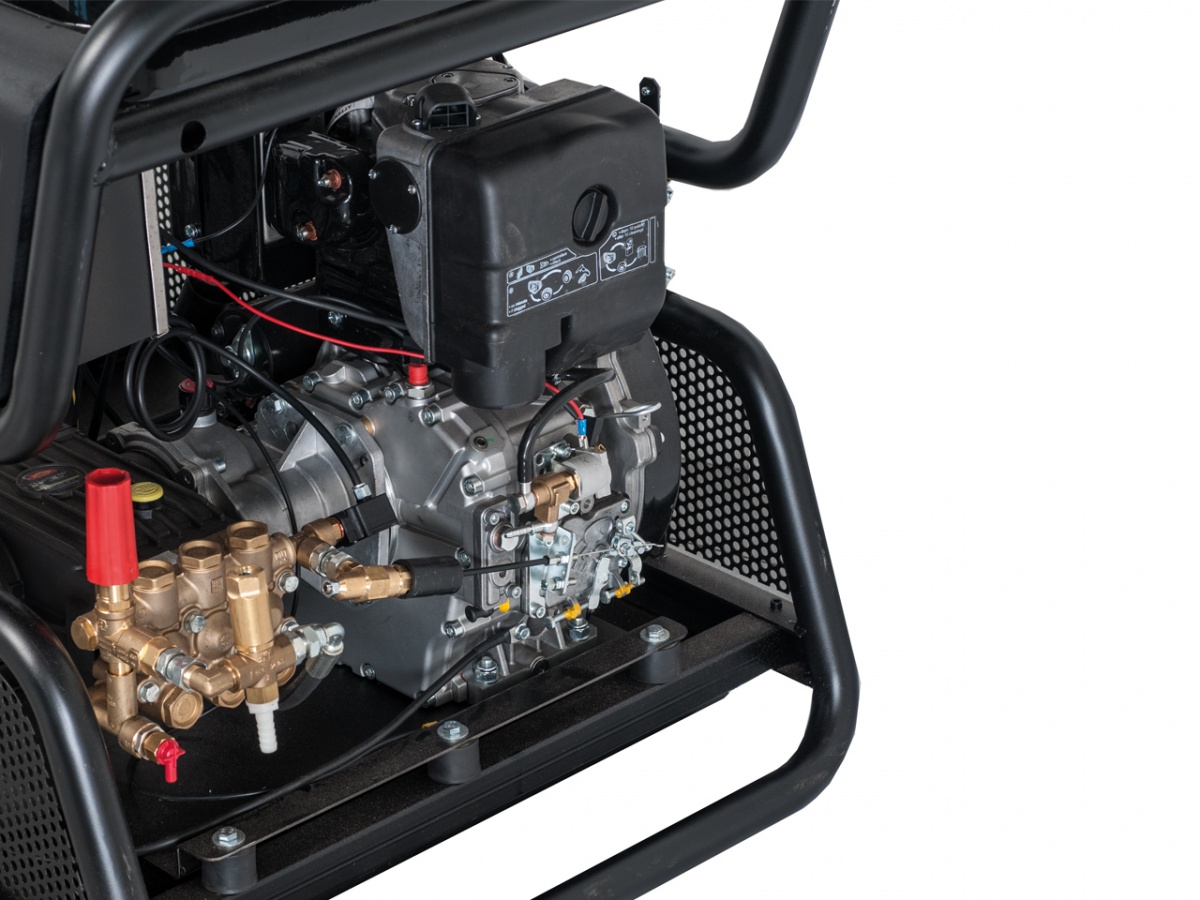 Мойка высокого давления с подогревом воды с дизельным двигателем COMBY 200/18D