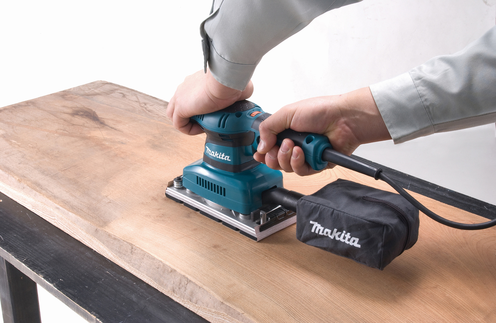 Вибрационная шлифовальная машина электрическая Makita BO3711 190 Вт, 93x228 мм, 4000–11000 об/мин