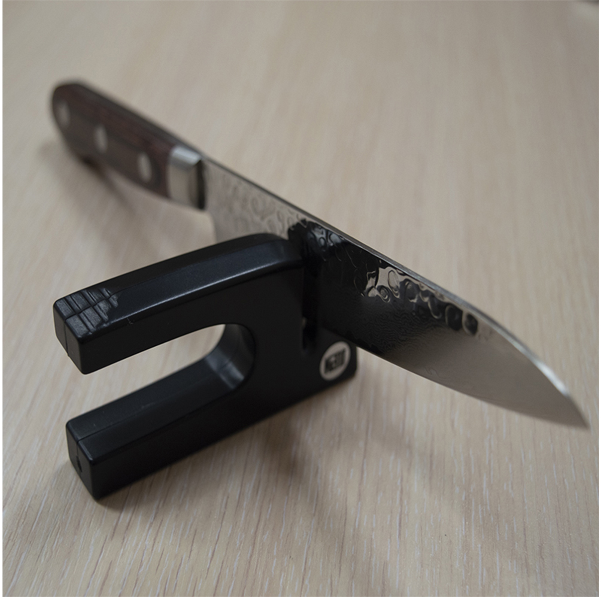 Точилка механическая керамическая мини черная KENT