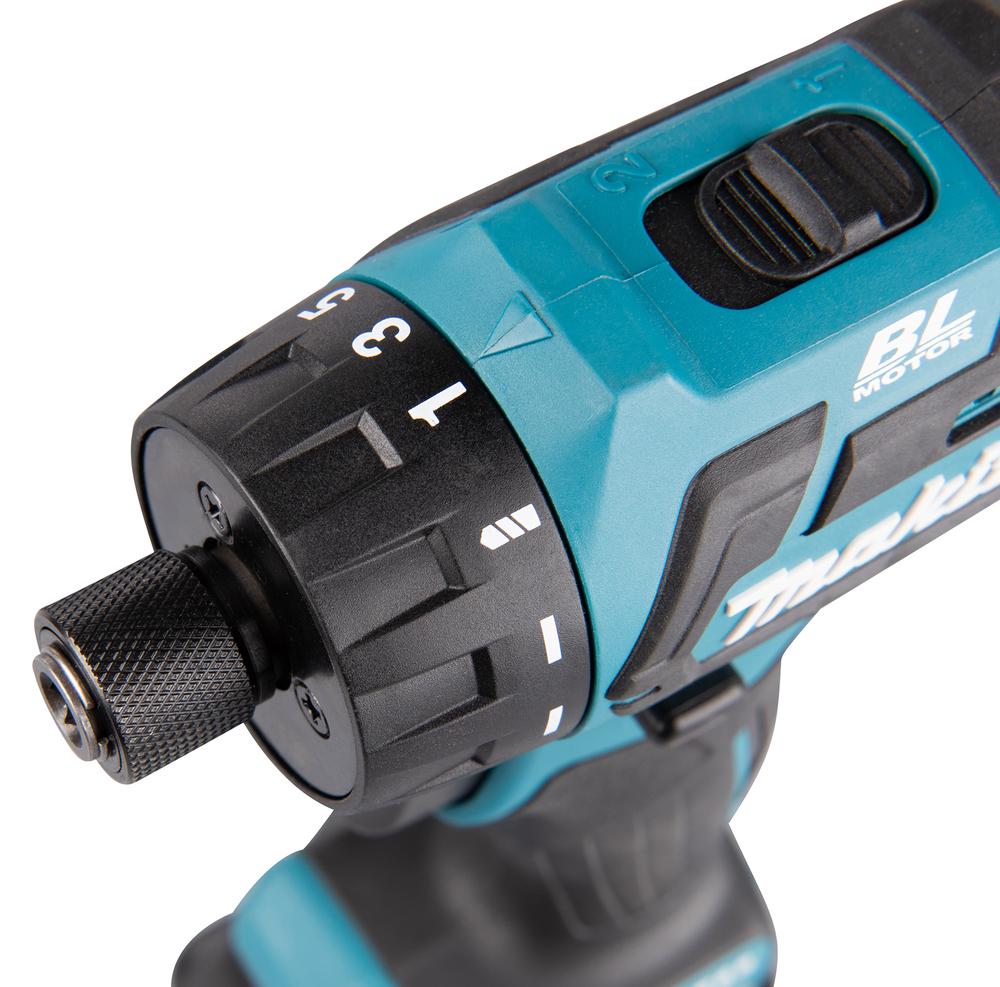 Дрель-шуруповерт аккумуляторная Makita DF032DZ CXT 10.8В, 35 Нм, 1500 об/мин, без акб и ЗУ