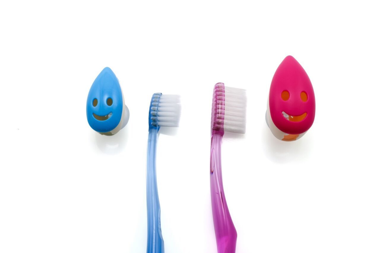 Зубная щетка с держателем на присоске "Улыбка капли"