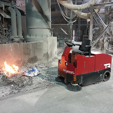 Аккумуляторная подметальная машина с сиденьем для оператора TR