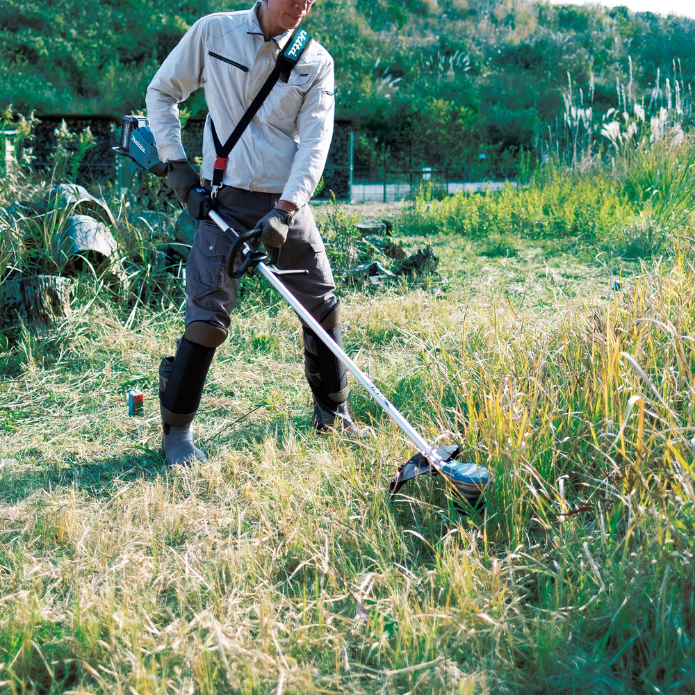 Аккумуляторная травокосилка Makita UR003GZ XGT  40V max. 550 Вт, нож 4T, d-23 см, без акб и ЗУ