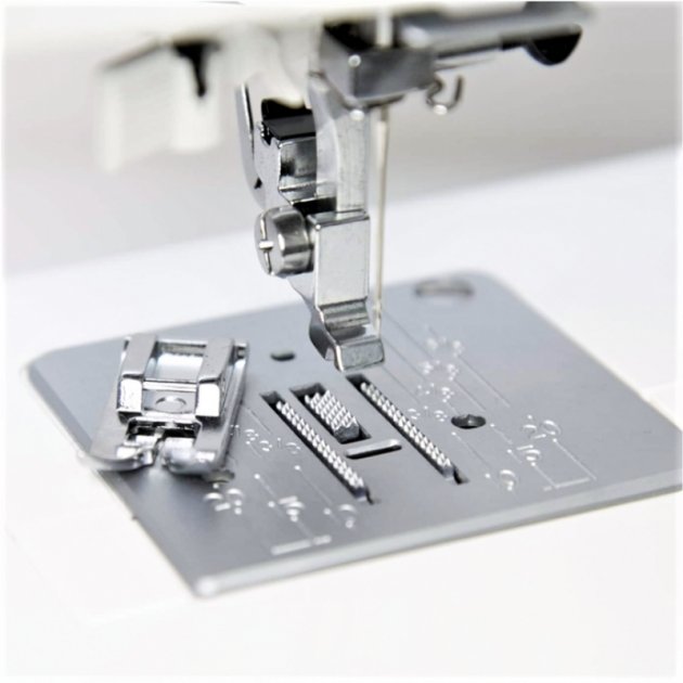 Электромеханическая швейная машина Janome XE 300